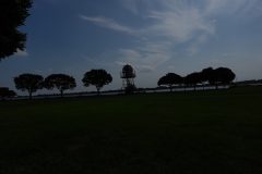 旧谷中村、遠くに見えるのが遊水池。